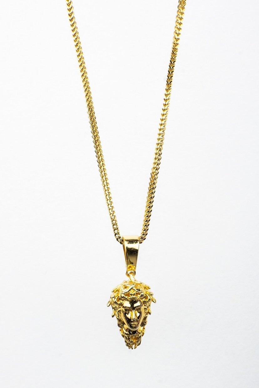 The Medusa Pendant Necklace - 18k Gold Plated